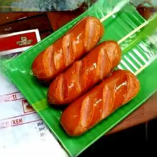 Xúc xích - 1 cây - 15.000 ₫ tại Cá Viên Chiên & Mì Trộn Indomie - Phạm Thế Hiển