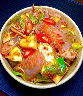 Hình ảnh Chân gà mix sứa hộp vừa