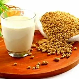 Sữa đậu nành nhà nấu - 12.000 ₫ tại Bánh Ướt Ban Mê Cà Na - Bún Thịt Nướng & Bánh Ướt - Cư Xá Phú Lâm B