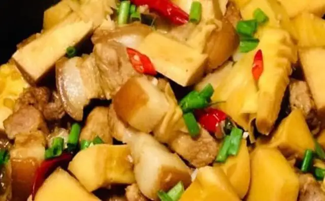 Cơm thịt kho măng đậu hủ - 50.000 ₫ tại Cơm Trưa Văn Phòng Hồng Yến - Vườn Chuối