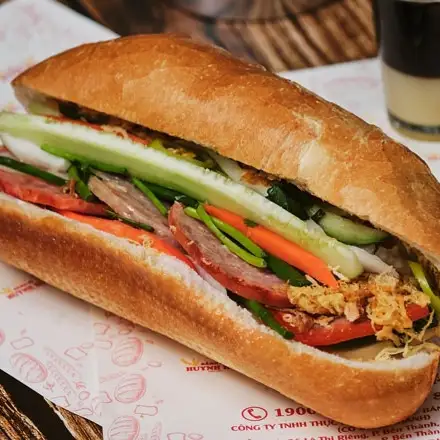 bánh mì trứng, chả cá - 29.000 ₫ tại Thái Thúy - Hamburger, Xôi & Bánh Mì - Đường Số 1