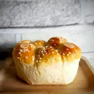 Bánh mì hoa cúc - 27.000 ₫ tại Quán Chay & Bánh Nhà Bò - Võ Văn Kiệt