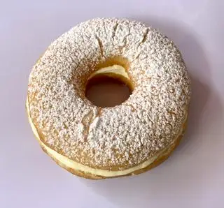 Donut kẹp kem pho mai - creamchees - 27.000 ₫ tại Donut Ichigo Ichie - Nguyễn Thiện Thuật