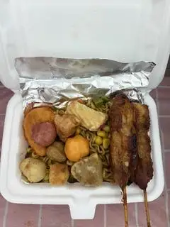 Hình ảnh Mì trộn viên + gà xiên
