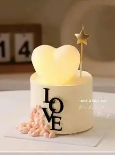 Hình ảnh Bánh Kem Tình Yêu Trang Trí 22 cm