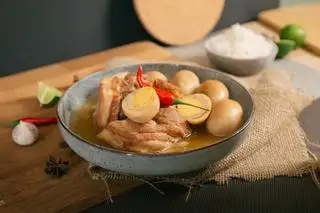 Hình ảnh Cơm Thịt Kho Tàu
