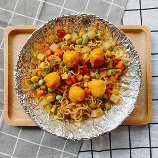 Hình ảnh Mì trộn tôm viên