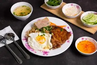 Cơm Sườn Bì Chả Trứng - 65.000 ₫ tại Cơm Tấm Cô Linh - Vạn Kiếp