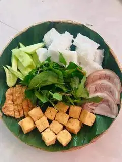 Bún đậu chả cá - chả giò - 50.000 ₫ tại Bún Đậu Mẹt - Nguyễn Văn Quá