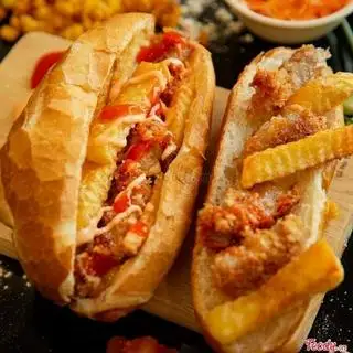 Hình ảnh Bánh Mỳ Nem Ngô Bò Khô