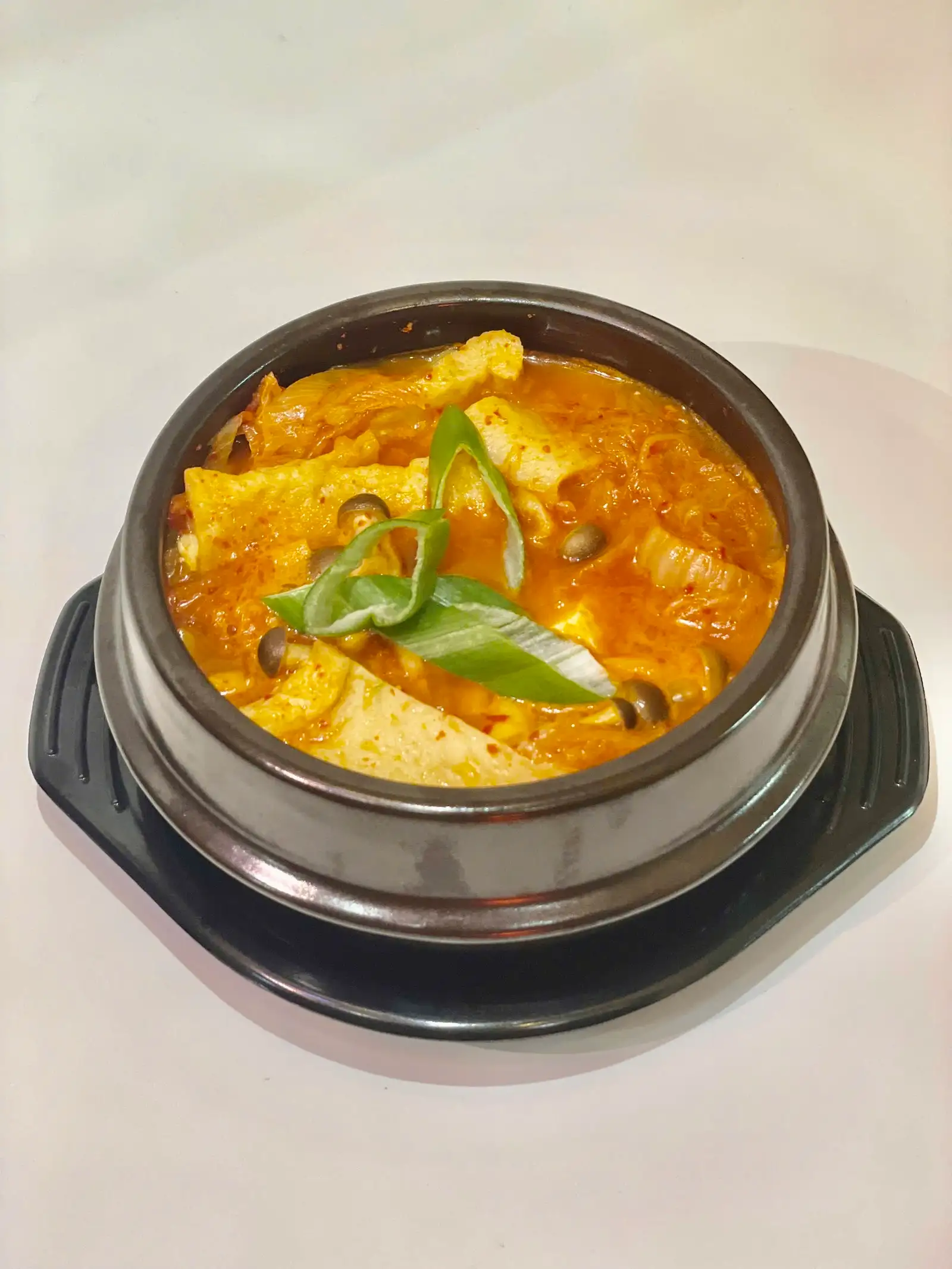 Soup Kimchi (Chả cá, bò mỹ, đậu hủ) - 59.000 ₫ tại 동서울 DONG SEOUL - Quán Ăn Hàn Quốc - Trần Hưng Đạo B