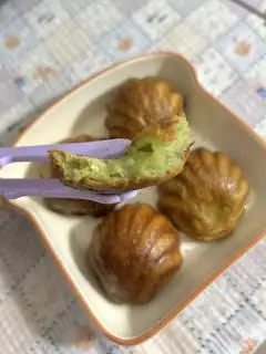 Hình ảnh 5 Bánh Butter Tteok Vị Matcha Kèm Sữa Đặc