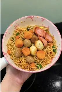 Hình ảnh mì trộn viên chiên