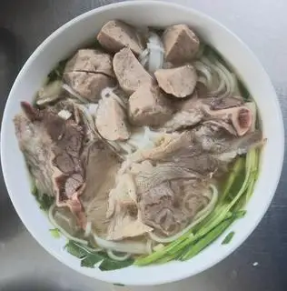 Phở nạm - bò viên - 69.000 ₫ tại Phở & Bún Bò Dung - Lê Văn Sỹ