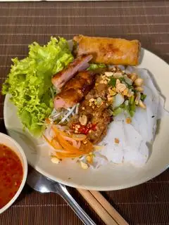 Bánh ướt thịt nướng đặc biệt - 56.000 ₫ tại Bún Thịt Nướng Khéo Ăn - Phan Bội Châu
