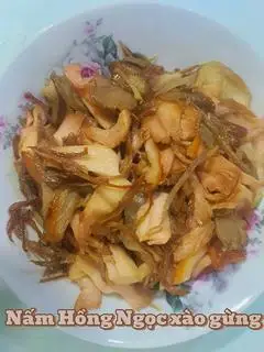 Nấm hồng ngọc xào gừng - 30.000 ₫ tại Nấm Xào Chay Trí Tuệ - Hoàng Diệu