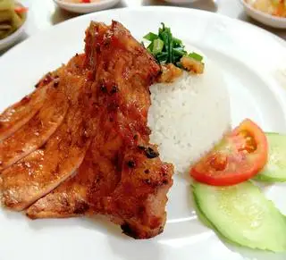 Hình ảnh Cơm sườn cốt lết nướng