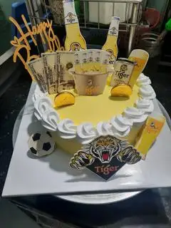 Bánh kem sữa tươi mẫu ngẫu nhiên 15cm - 240.000 ₫ tại Bánh Kem Huyền Trân - Lê Văn Lương