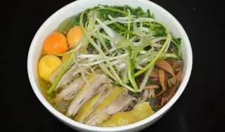 Hình ảnh Phở đùi tràng trứng non