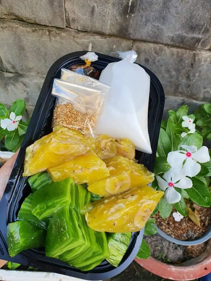 [HỘP 500GR MIX] BÁNH ĐÚC GÂN & BÁNH CHUỐI HẤP - 97.000 ₫ tại Solar Food - Bánh Đúc Gân Lá Dứa & Bánh Chuối Hấp - Bến Vân Đồn 