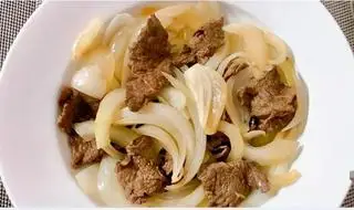 Cơm Bò Xào Củ Hành - 58.000 ₫ tại Quán 44 - Cơm Chiên, Nui Xào & Mì Xào