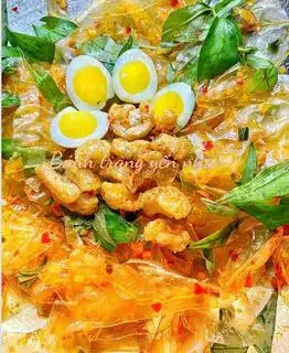 dẻo sa tế cay tốp mỡ 5 trứng cút (bánh tráng trộn) - 41.000 ₫ tại Bánh Tráng Yến Nhân - Xô Viết Nghệ Tĩnh