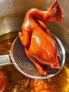 Hình ảnh Gà ủ xì dầu nguyên con