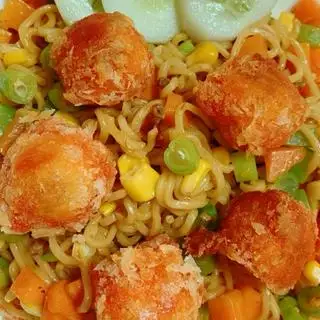 Hình ảnh Mỳ trộn viên sốt phủ phô mai