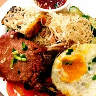 Hình ảnh Cơm tấm sườn bì chả trứng