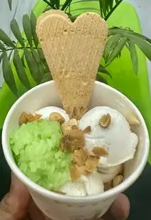 Kem xôi dừa - ly giấy mang đi - 40.000 ₫ tại Kem Dừa Côn Đảo 480 - Nguyễn Thị Định 