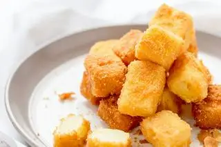 phô mai sữa 2 viên - 13.000 ₫ tại Đồ Ăn Vặt, Cá Viên Chiên & Chân Gà Sốt Thái Food - Tân Hòa Đông