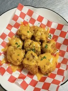 Gà Không Xương Sốt Phô Mai - 58.000 ₫ tại MAPI KITCHEN - Gà Sốt & Khoai Phủ Phô Mai - Vĩnh Viễn