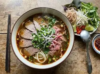 Hình ảnh Bún bò tái nạm