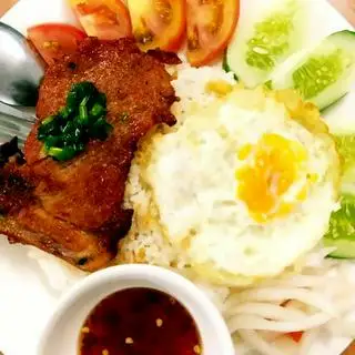 Hình ảnh Cơm tấm sườn trứng