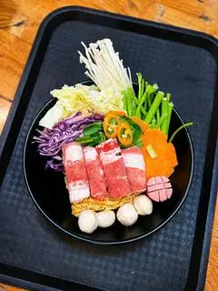 Hình ảnh LẨU TÔ BÒ CUỘN NẤM KIM CHÂM 