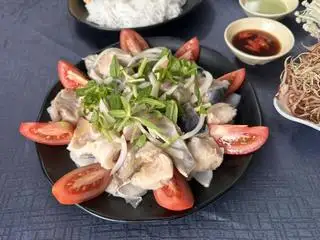 Hình ảnh Lẩu cá lăng măng chua size 4 người