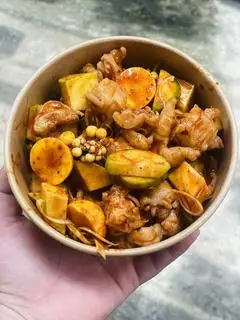 Hình ảnh chân gà mix trứng non