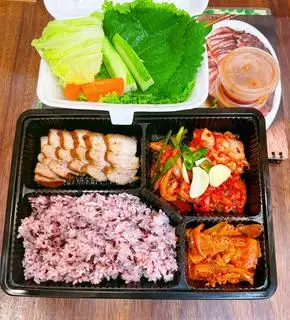 Hình ảnh Set 4: 보쌈 100g - Thịt Ba Rọi Hầm Thảo Dược +soup