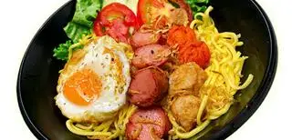 Hình ảnh mi trộn trứng xúc xích cá viên 