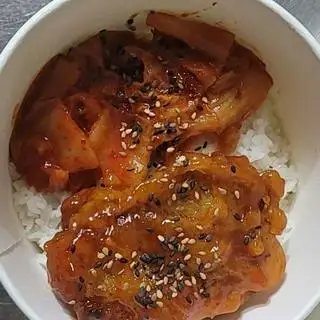 Hình ảnh CƠM GÀ má đùi sốt MẬT ONG +KIM CHI