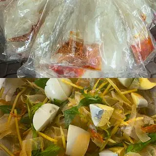 Bánh tráng trộn dẻo phơi sương - 30.000 ₫ tại Bánh Tráng Trộn Cô Bông Thủ Thiêm - Đường Số 15