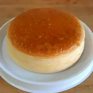 Hình ảnh Bông Lan Phô Mai Cam - Size 20cm Tròn