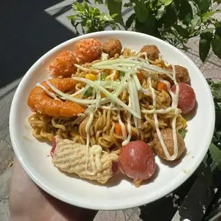 Hình ảnh Mì trộn trường học