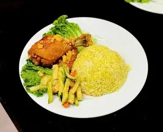 Hình ảnh Cơm Gà Chiên Mắm 