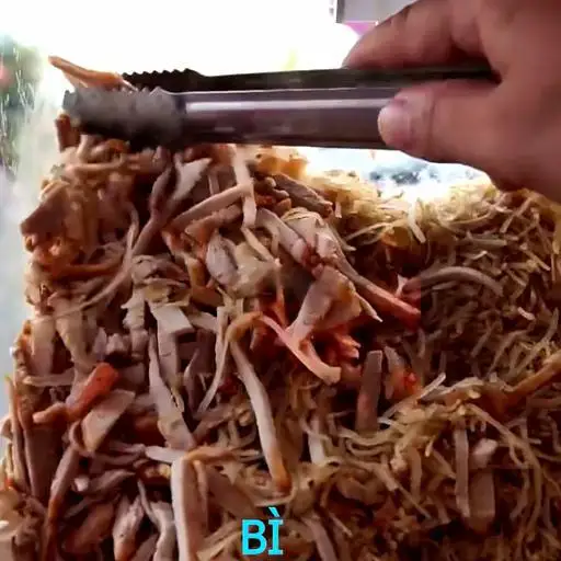 Bánh mì bì - 33.000 ₫ tại Bánh Mì Xíu Mại Má Tư - Cô Bắc