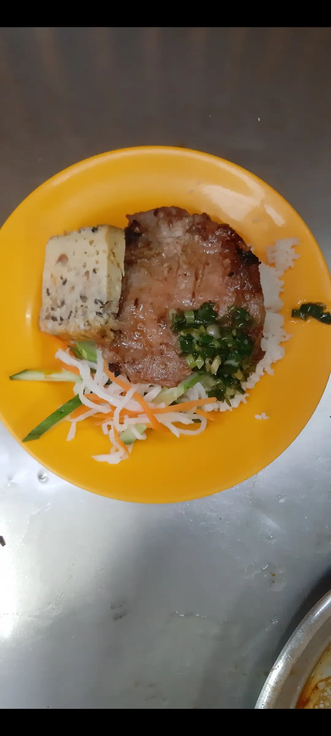 Hình ảnh cơm tấm sườn bì trứng kho 
