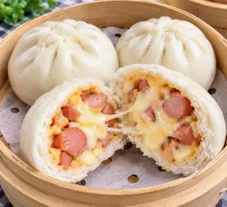 Hình ảnh Bánh bao xúc xích phô mai