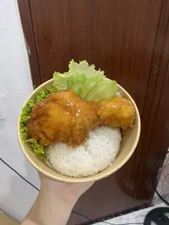 Hình ảnh Cơm đùi gà sốt cay ngọt