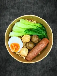 Hình ảnh Mì trộn thập cẩm viên chiên