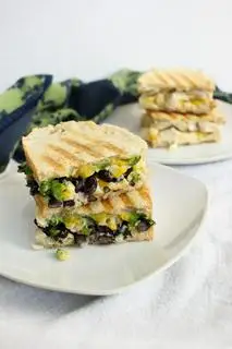 Hình ảnh (V)Avocado mixed beans mozzarella panini
